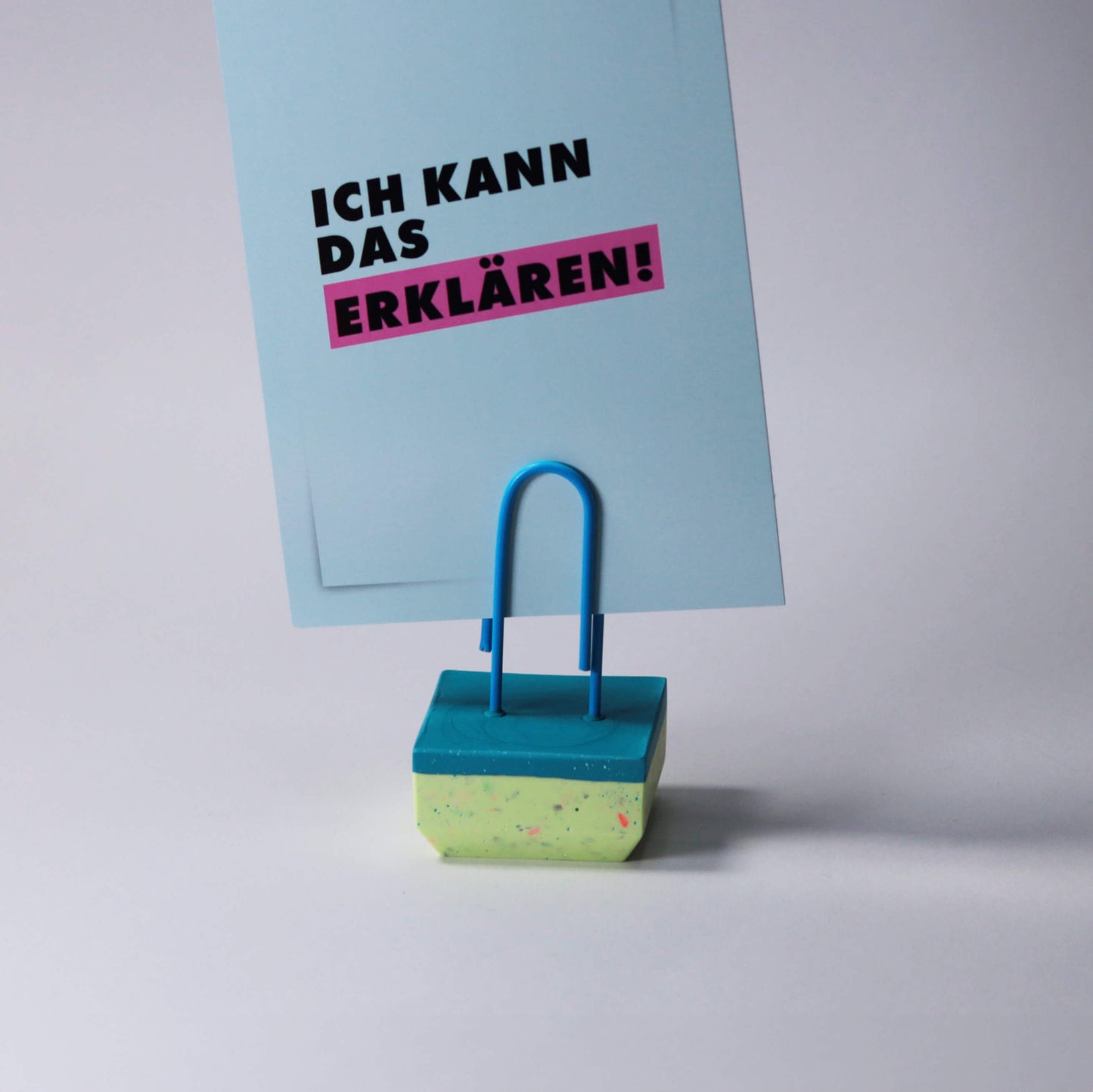 Kartenhalter mit riesen Büroklammer