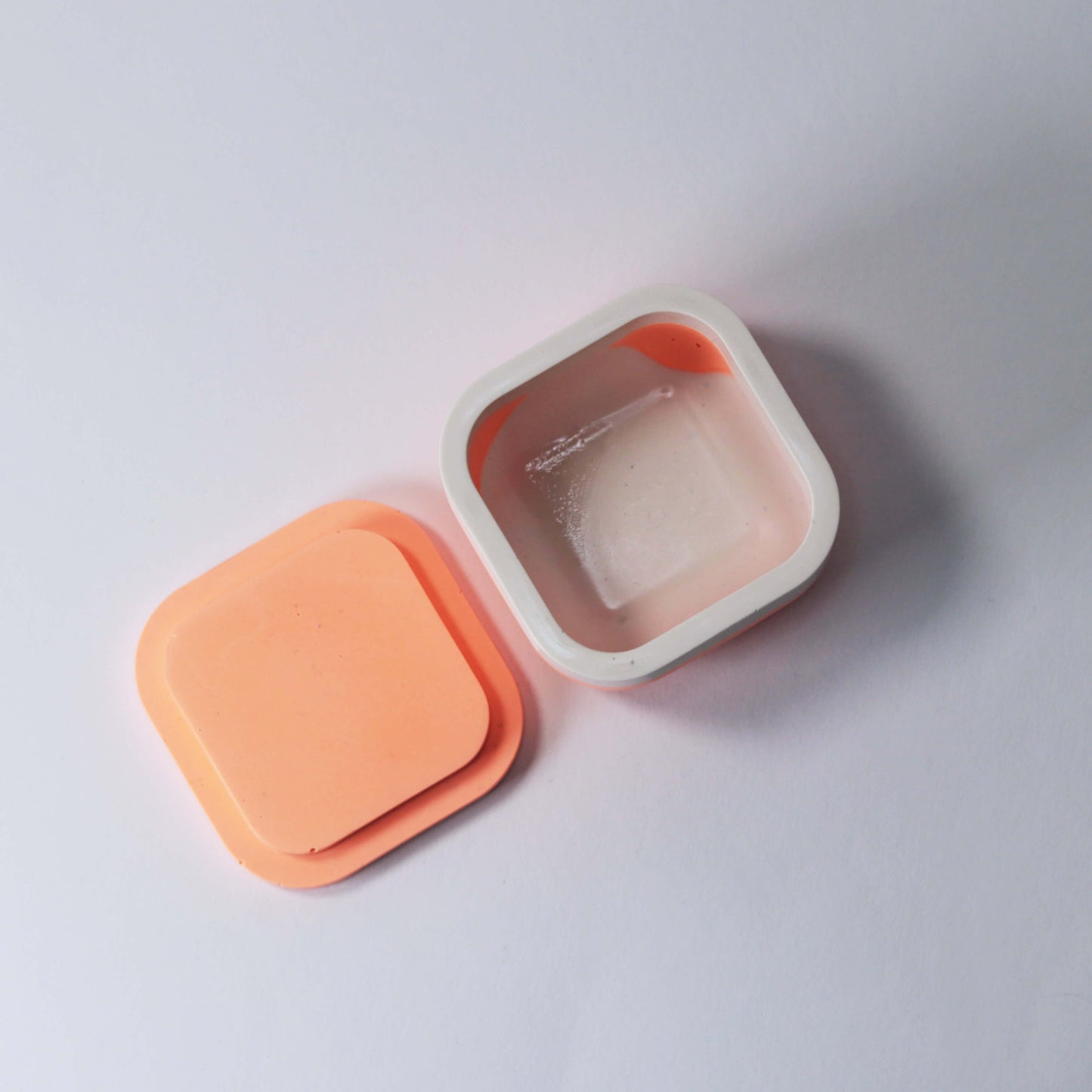 Kleine Dose quadratisch