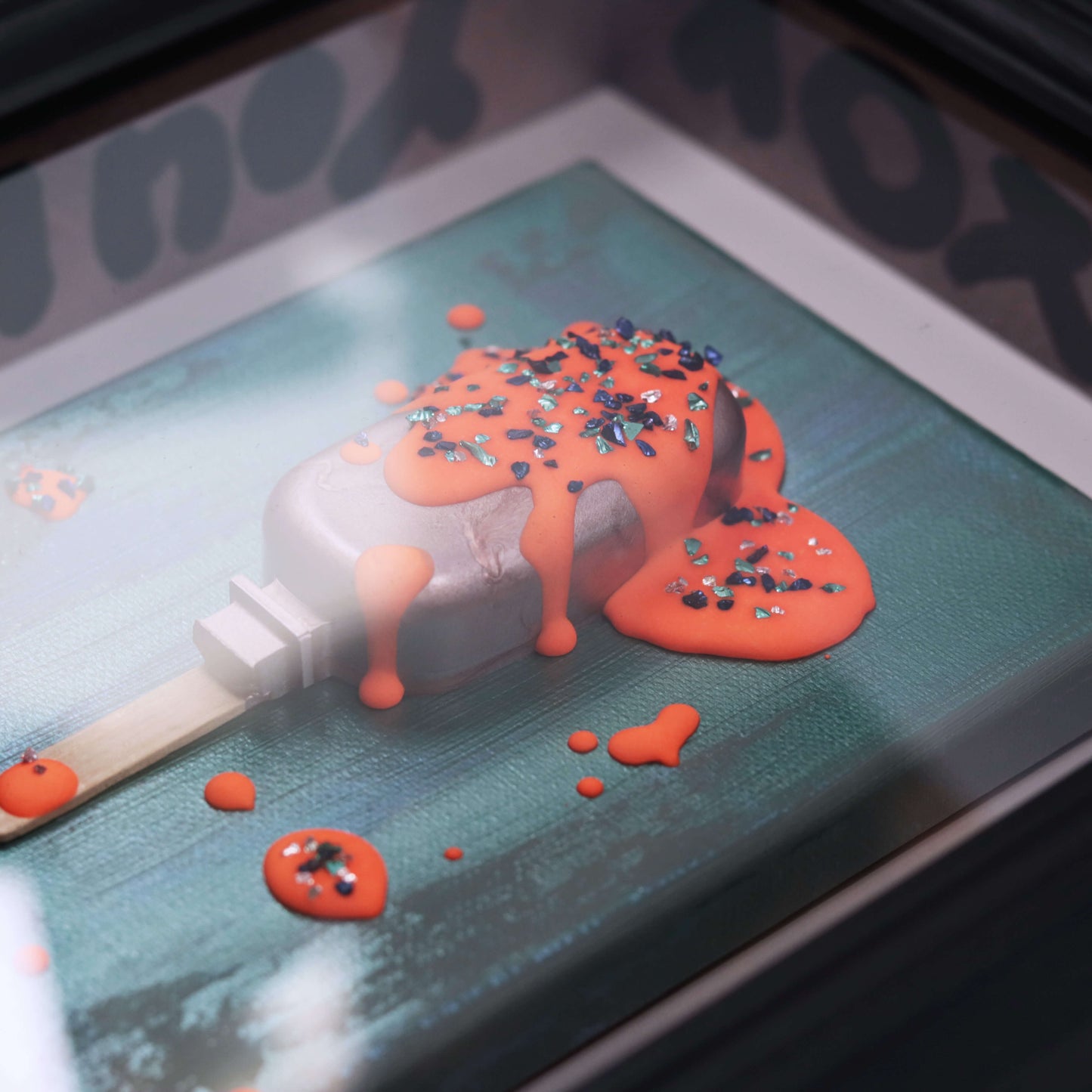 3D Eis Skulptur im Schaukasten Rahmen rosegold