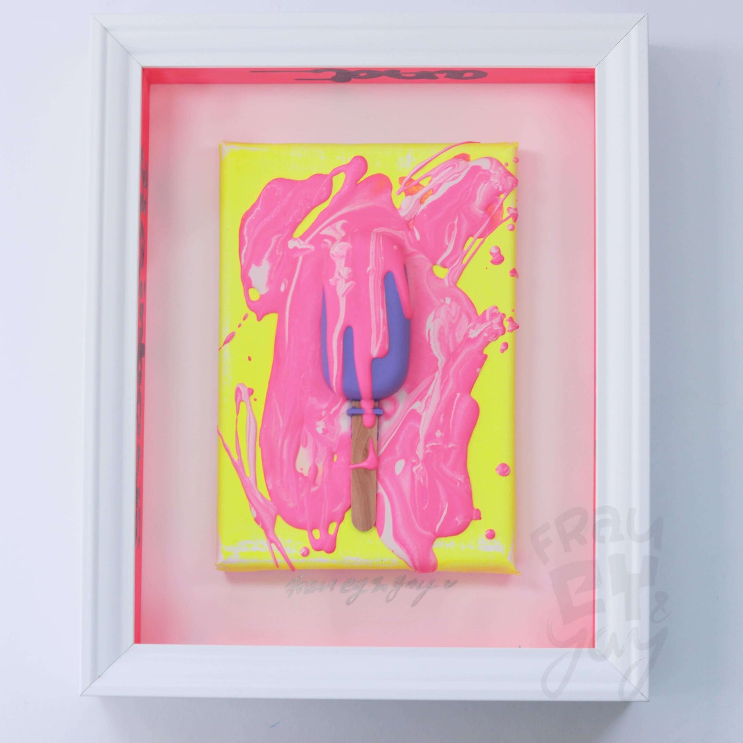 3D Eis Skulptur im Schaukasten Rahmen Pink-Gelb