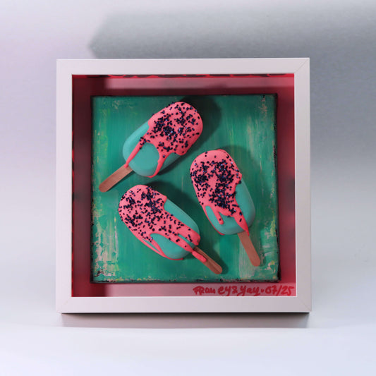 3D Eis Skulptur im Schaukasten Rahmen mint-pink