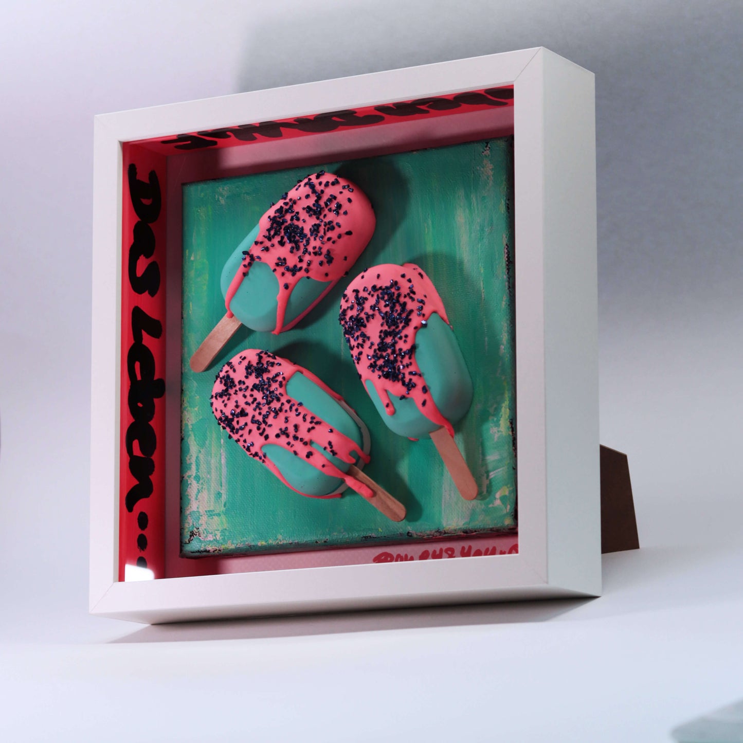 3D Eis Skulptur im Schaukasten Rahmen mint-pink