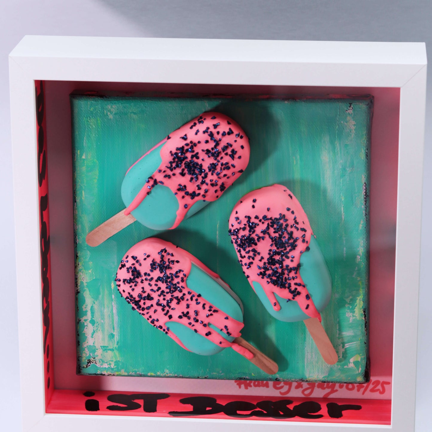 3D Eis Skulptur im Schaukasten Rahmen mint-pink