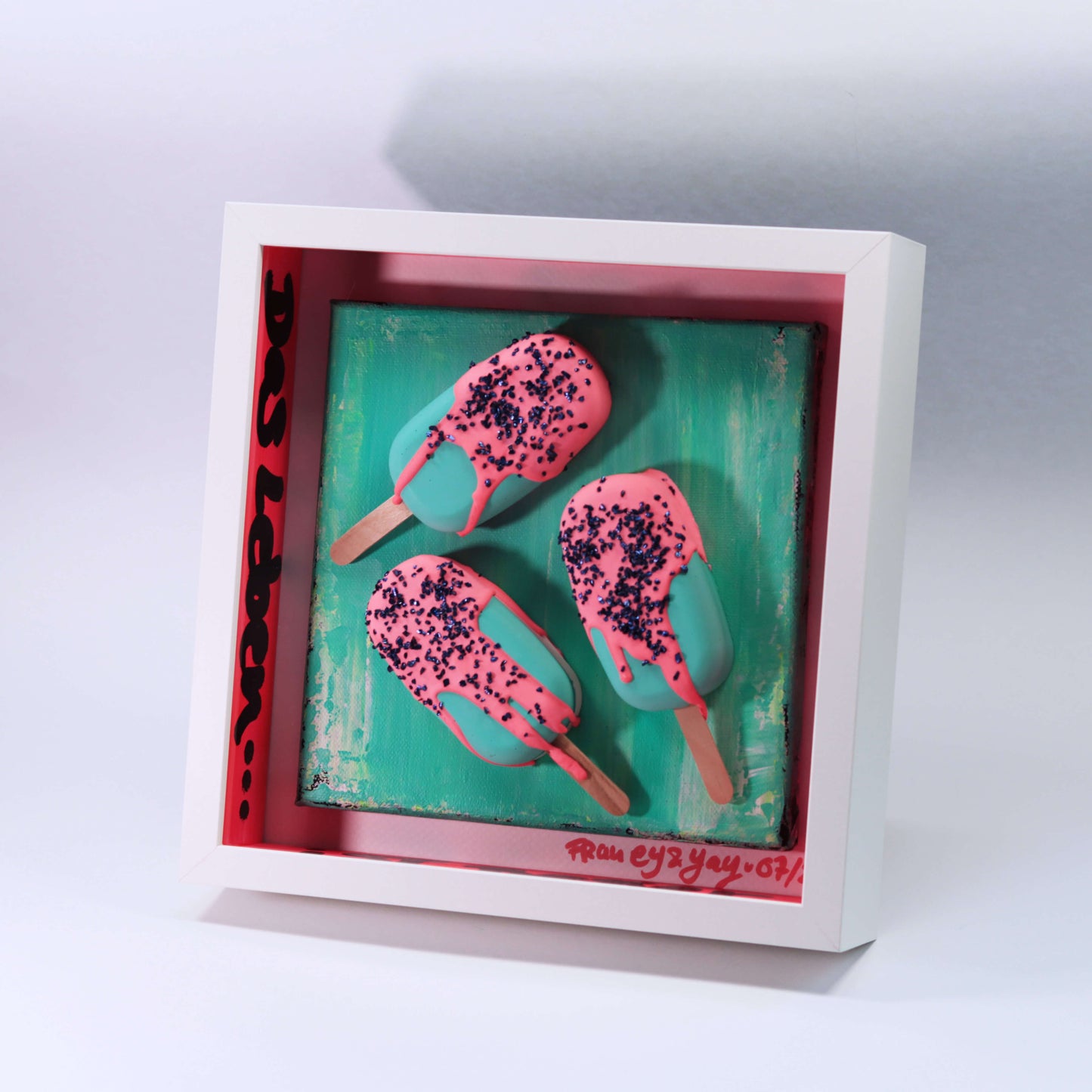 3D Eis Skulptur im Schaukasten Rahmen mint-pink