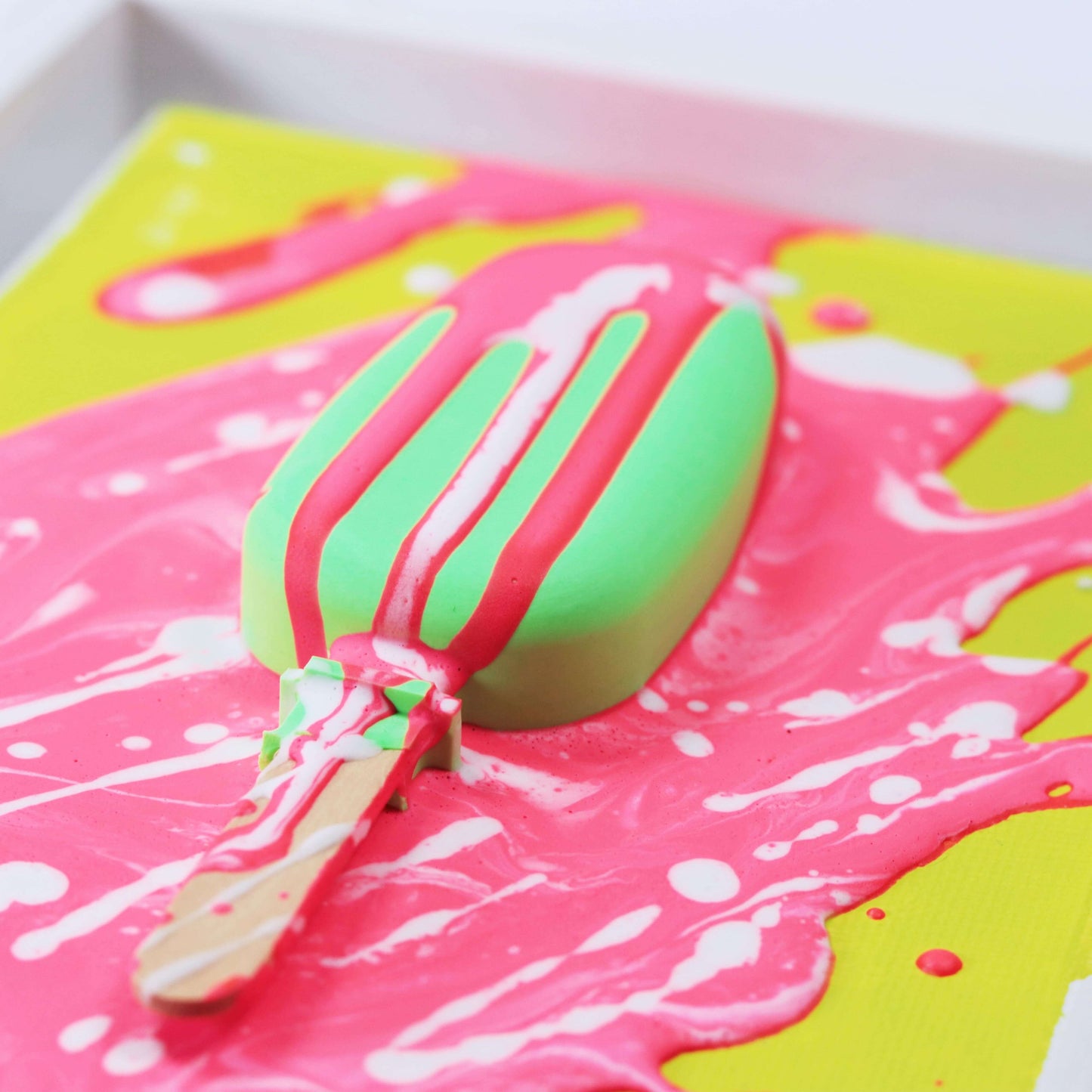 "Apple of Eden" im Schattenfugenrahmen