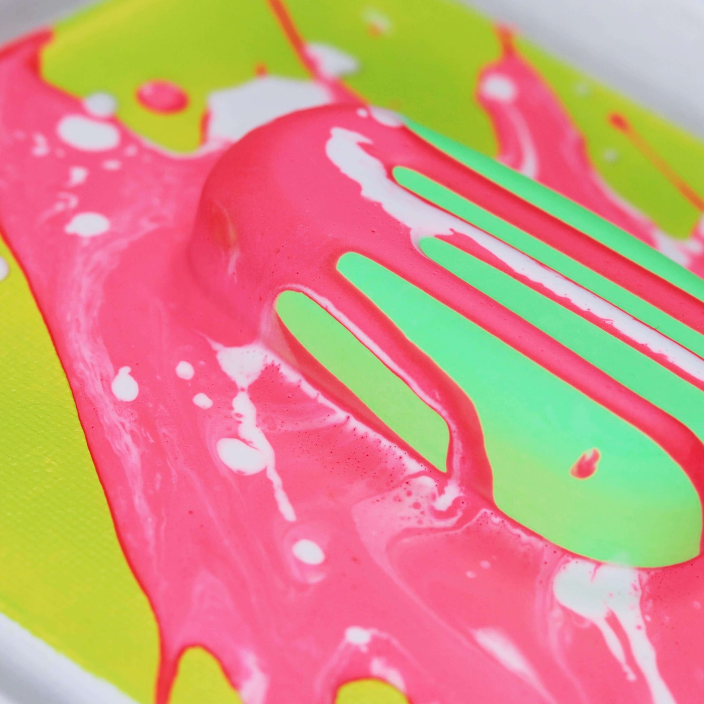 "Apple of Eden" im Schattenfugenrahmen