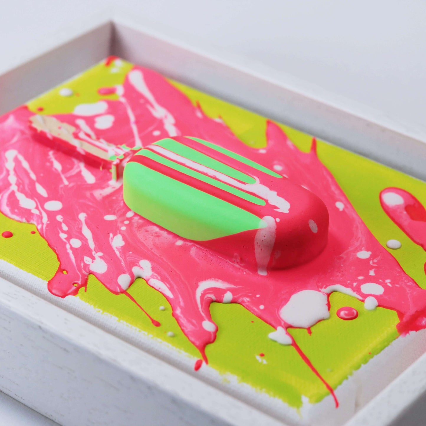 "Apple of Eden" im Schattenfugenrahmen