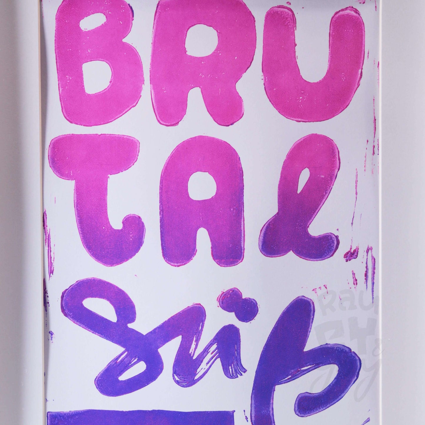 Linoldruck "Brutal Süß" gerahmt, Schriftzug Pink-Lila