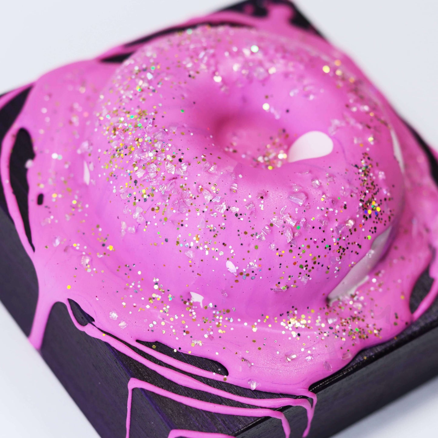 10×10×5,5 DonART magenta midnight auf Massivholz