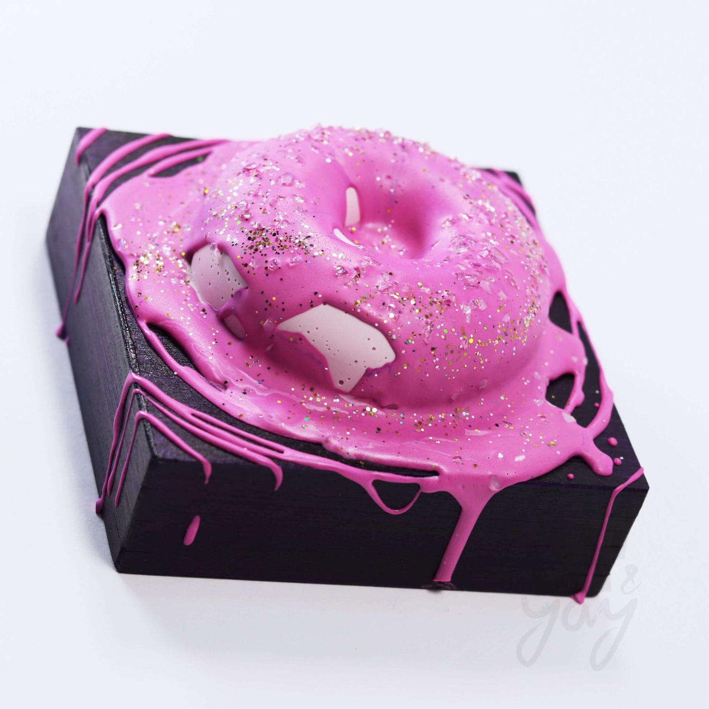 10×10×5,5 DonART magenta midnight auf Massivholz