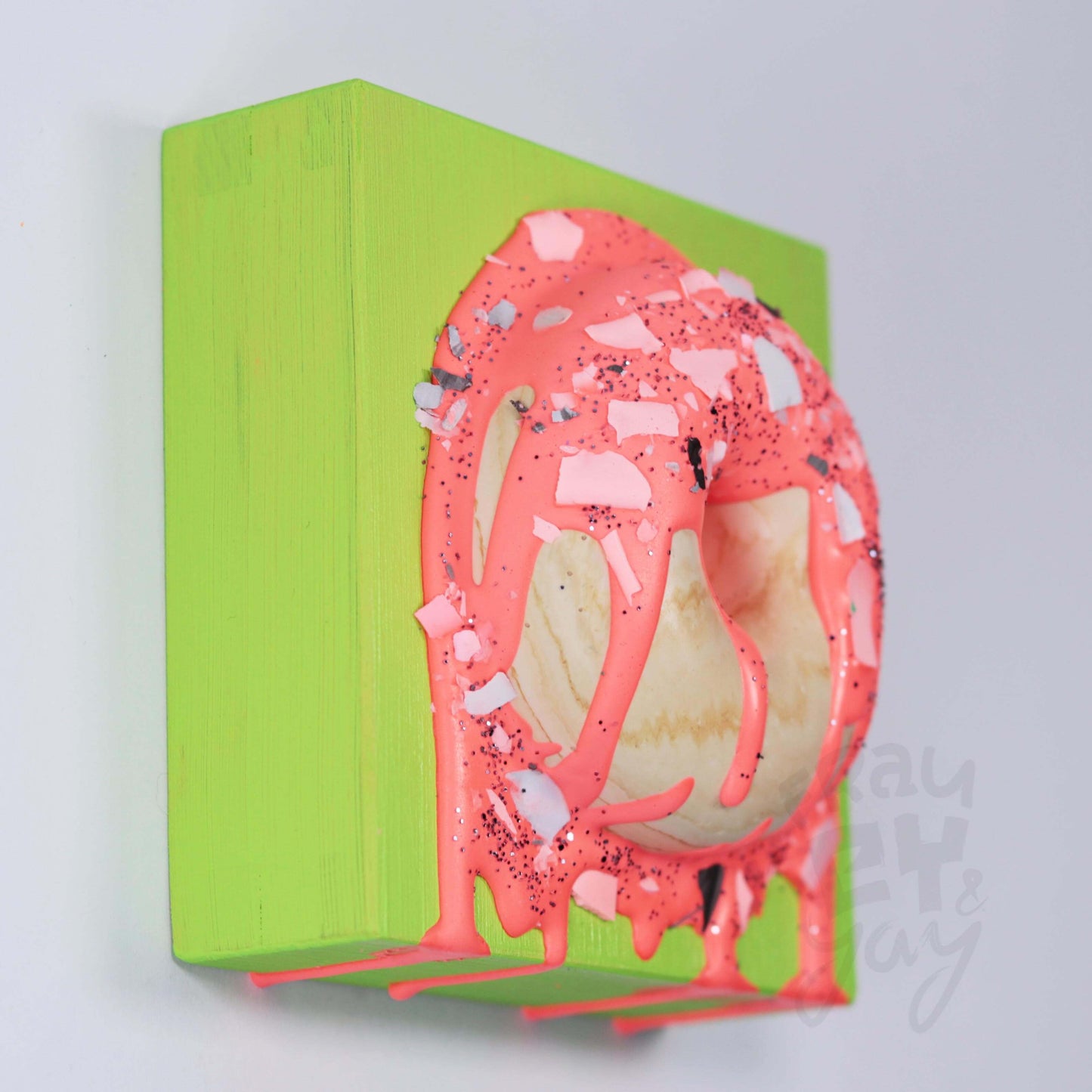 10×10×5,5 DonART coral neongrün auf Massivholz