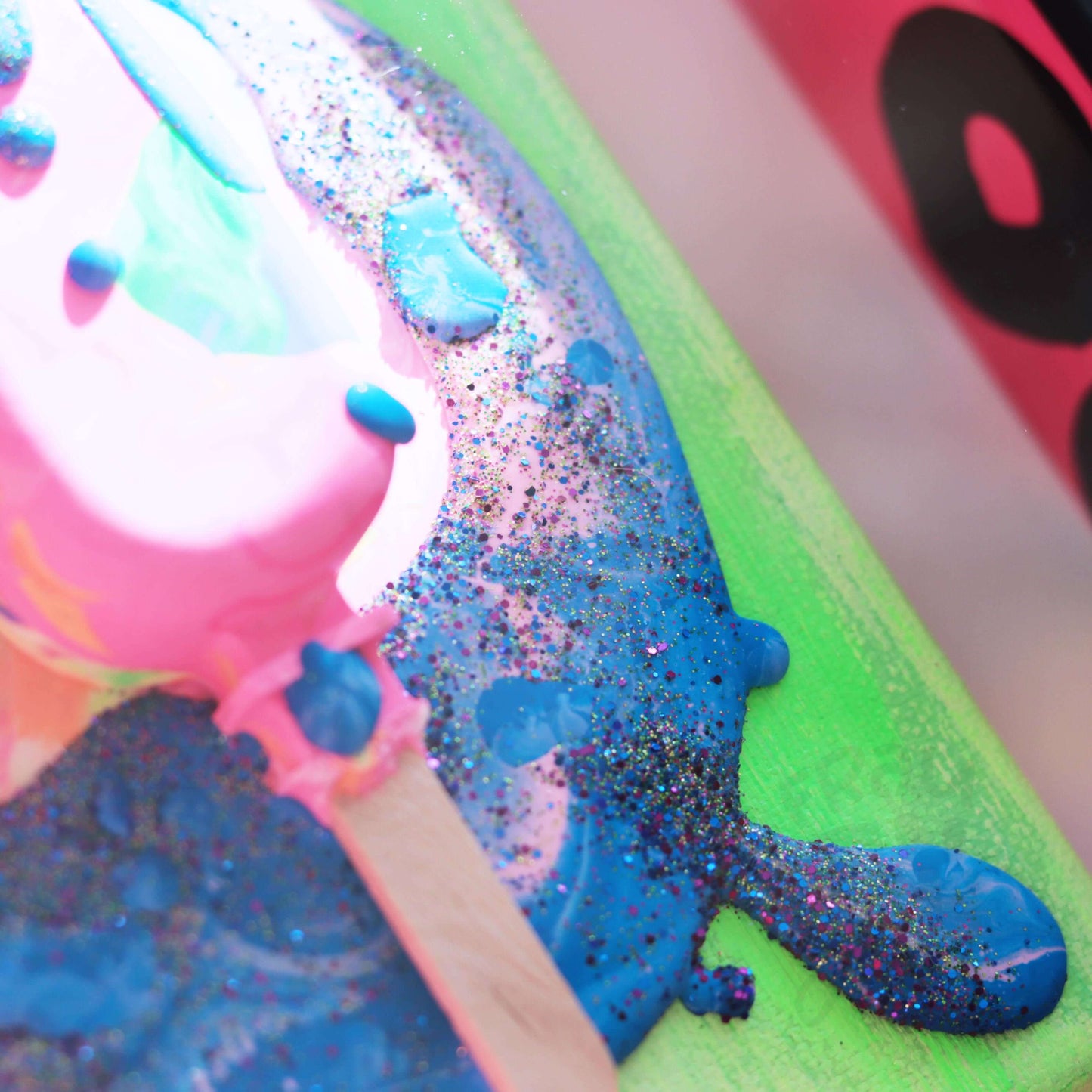 3D Eis Skulptur im Schaukasten Rahmen Glitzer