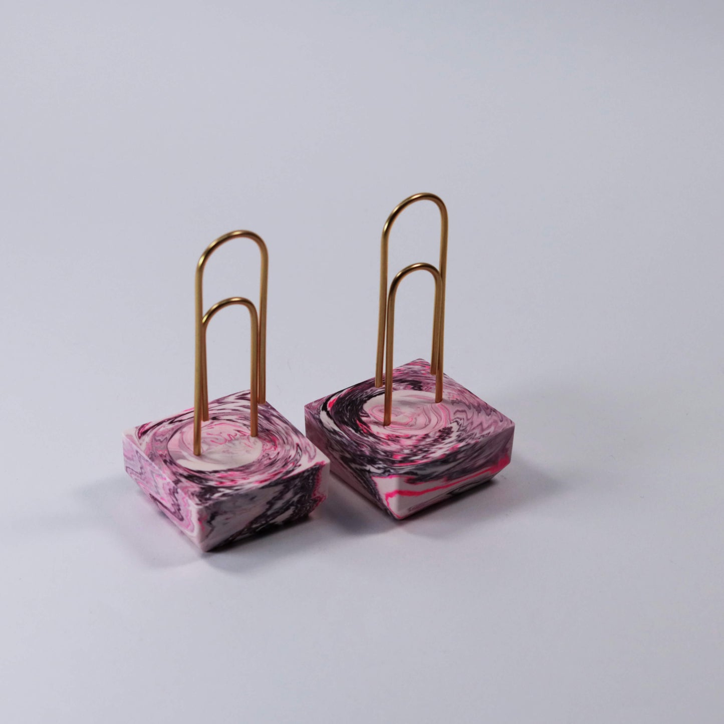 Kartenhalter mit riesen Büroklammer