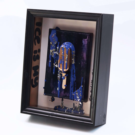 3D Eis Skulptur im Schaukasten Rahmen Gold