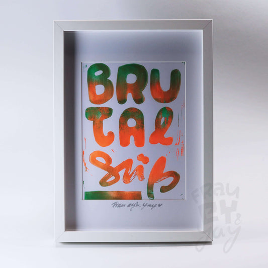 Linoldruck "Brutal Süß" gerahmt, Schriftzug grün orange