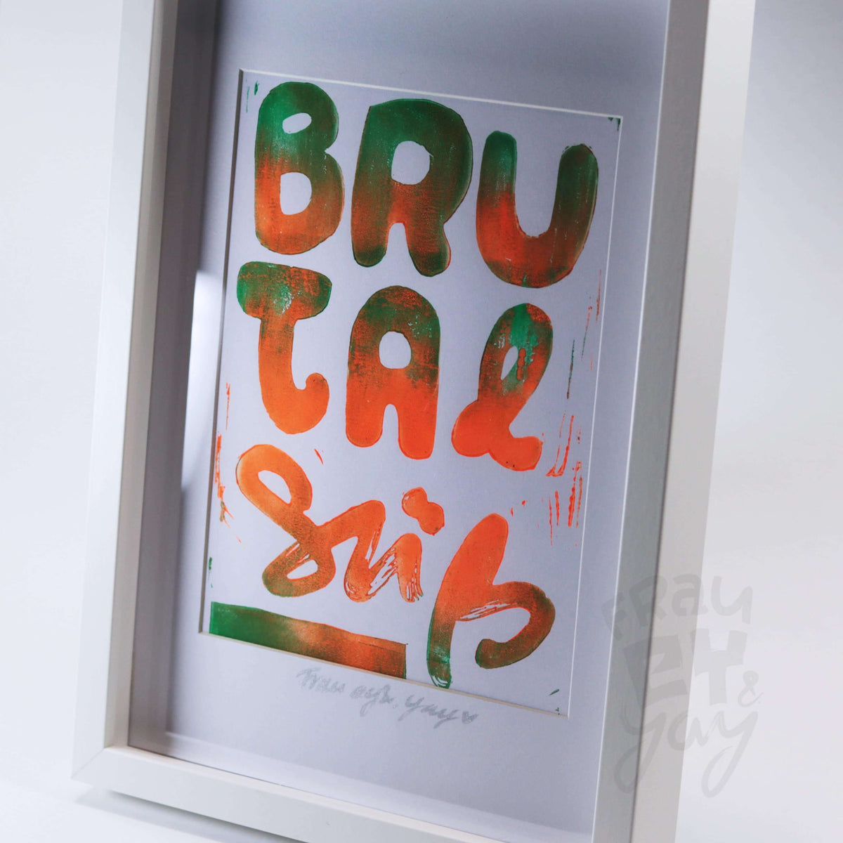 Linoldruck "Brutal Süß" gerahmt, Schriftzug grün orange