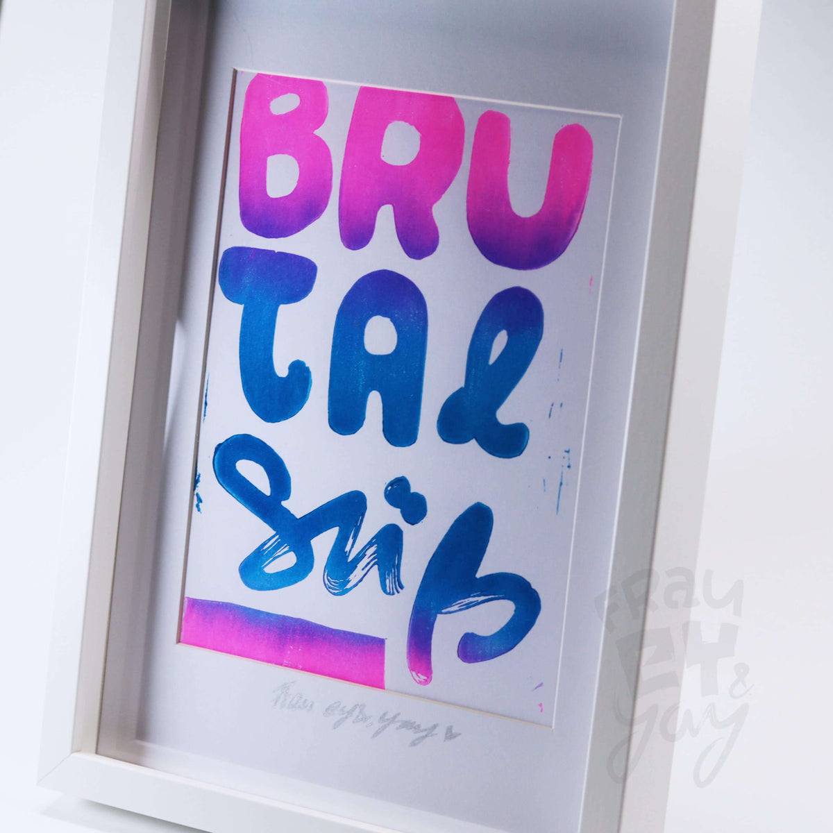Linoldruck "Brutal Süß" gerahmt, Schriftzug pink blau