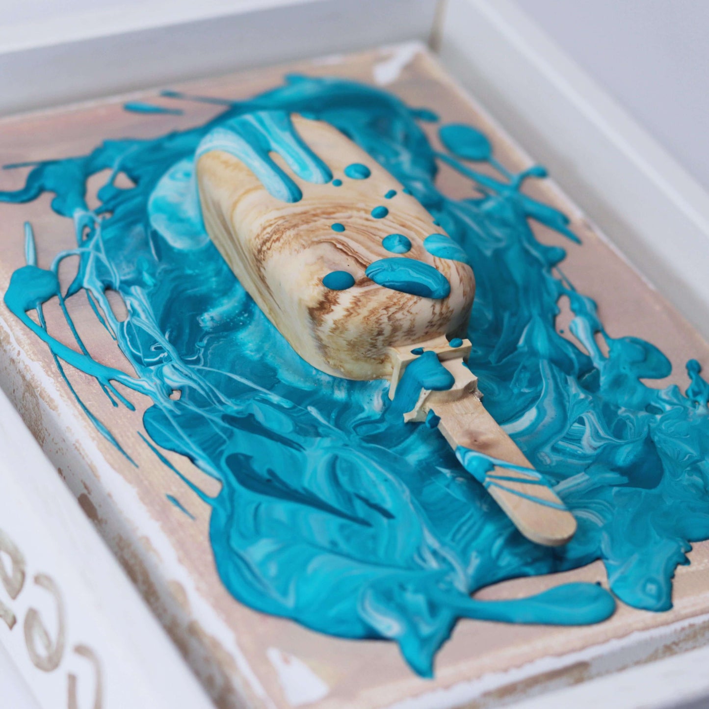 "Ocean Ice" im Schattenfugenrahmen