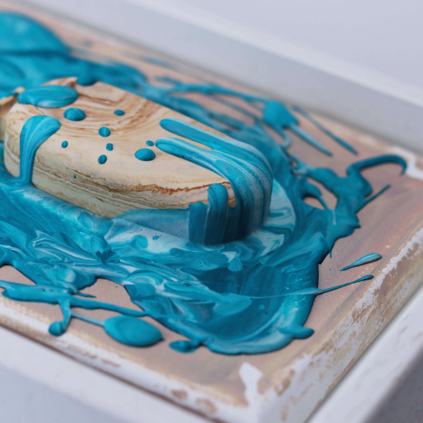 "Ocean Ice" im Schattenfugenrahmen