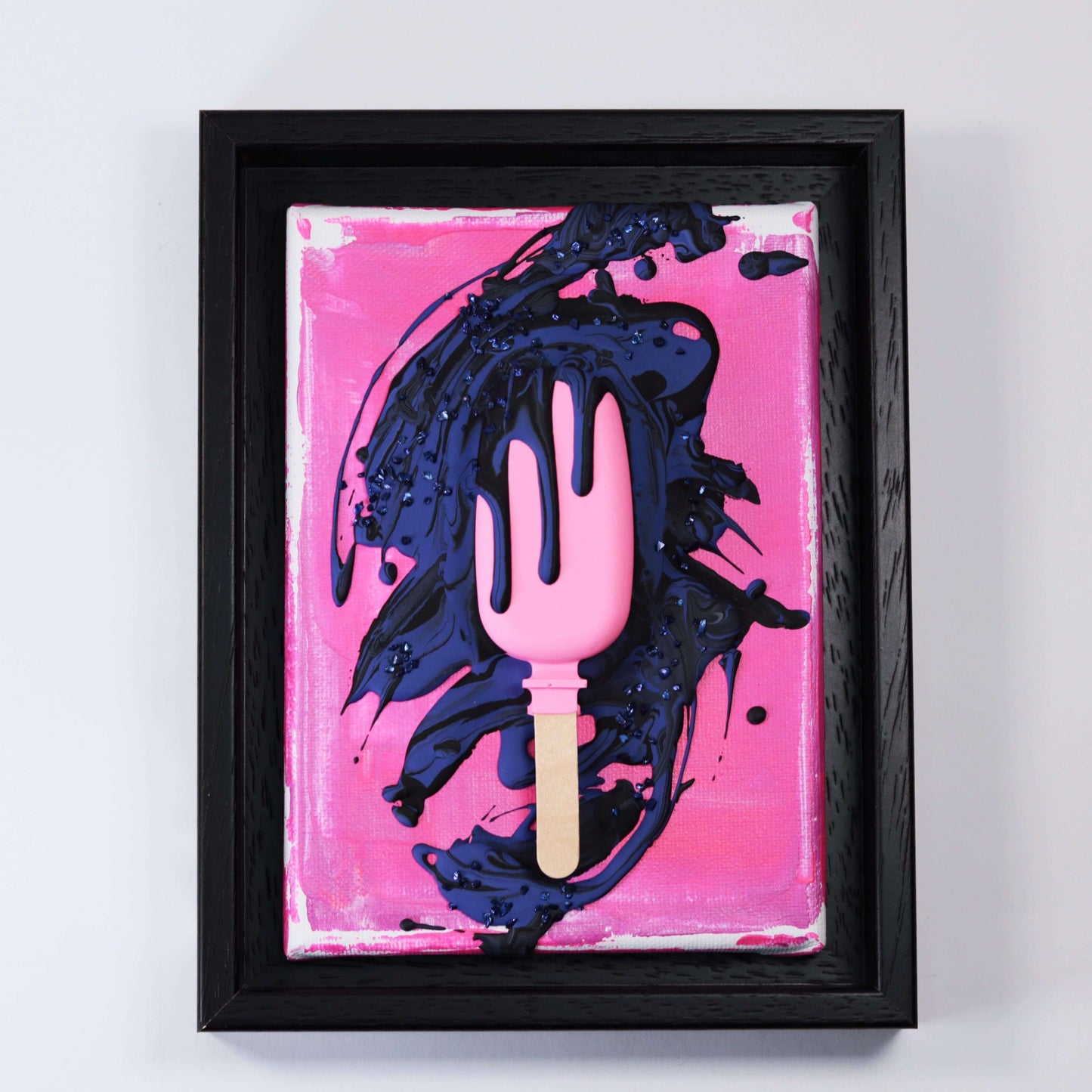 "Pink Moon" im Schattenfugenrahmen