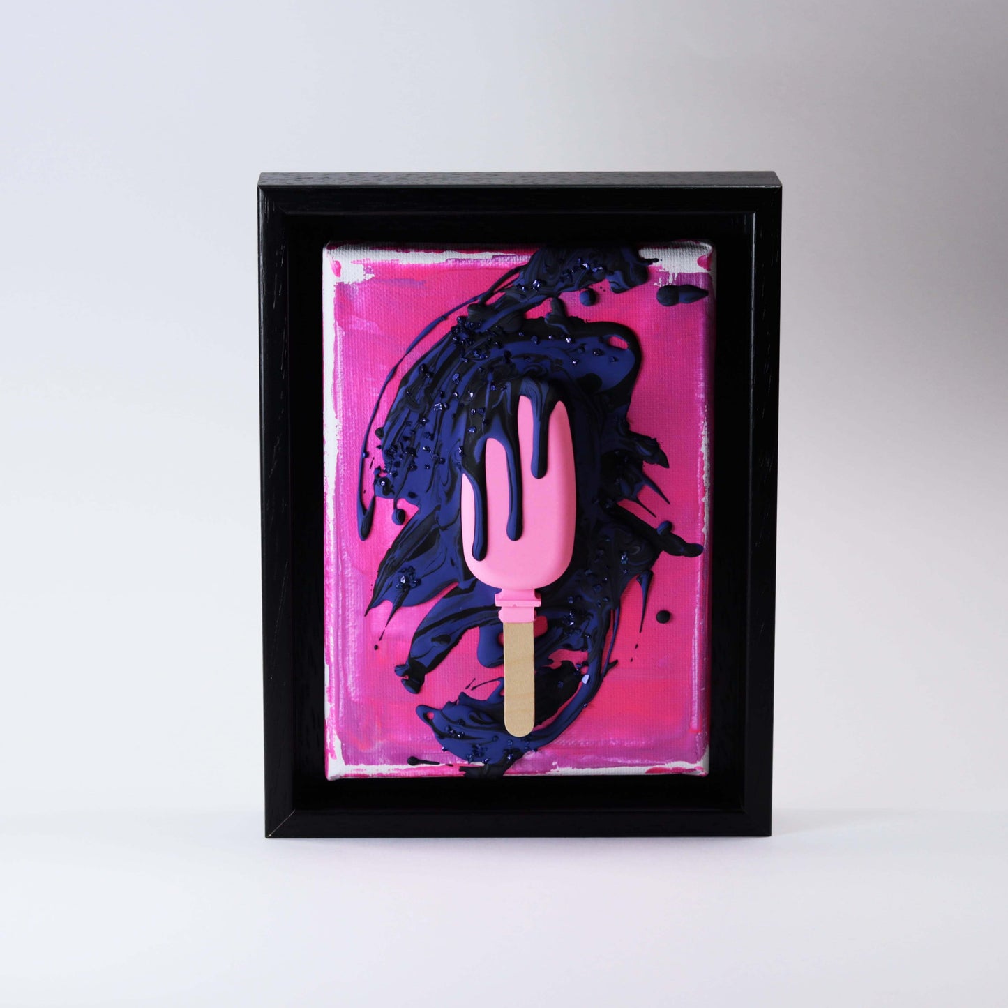 "Pink Moon" im Schattenfugenrahmen