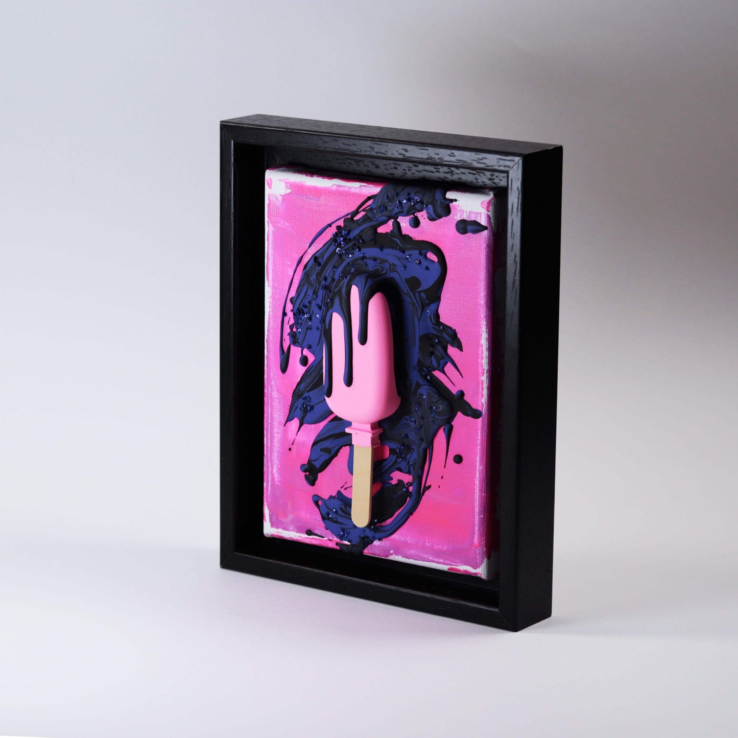 "Pink Moon" im Schattenfugenrahmen