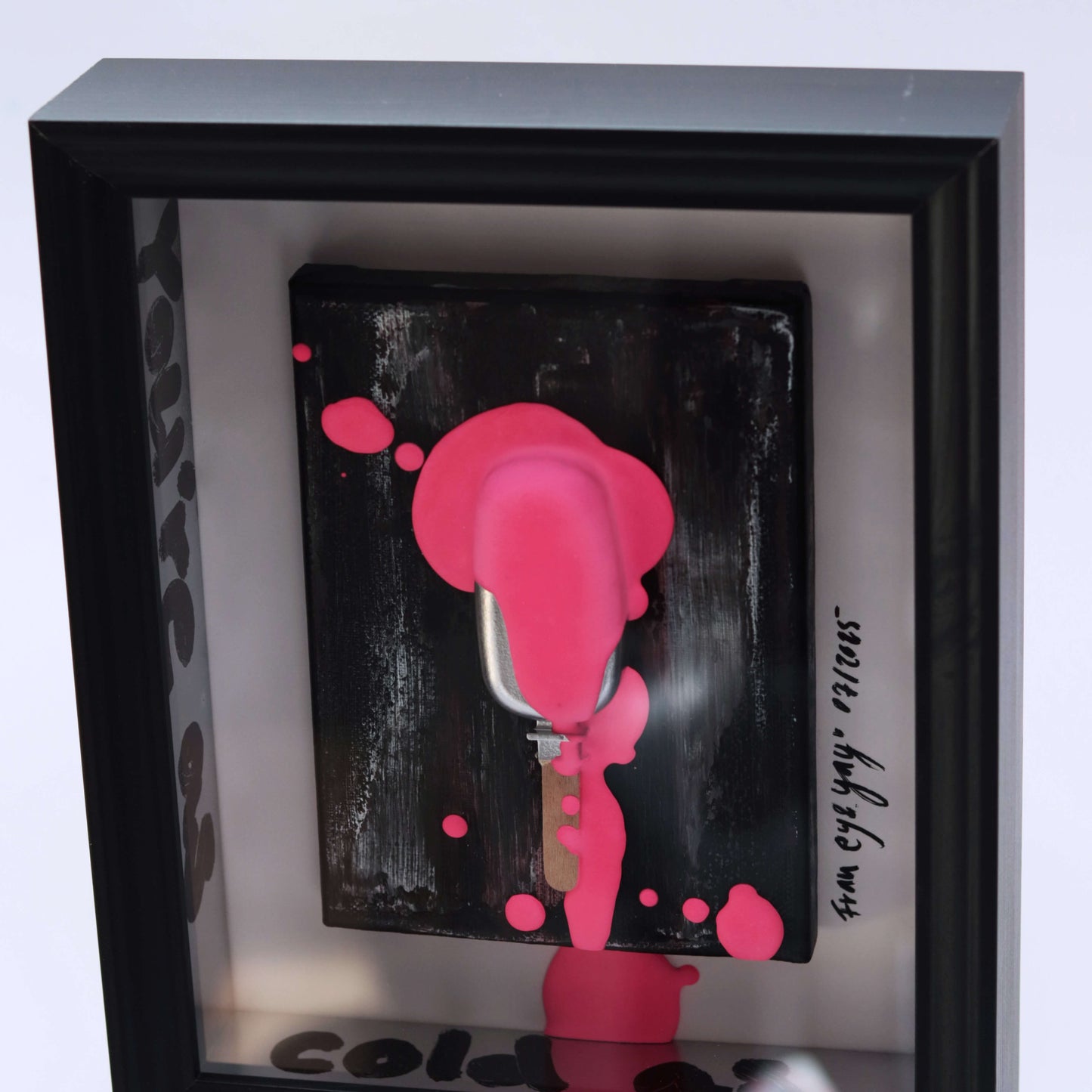 3D Eis Skulptur im Schaukasten Rahmen silber