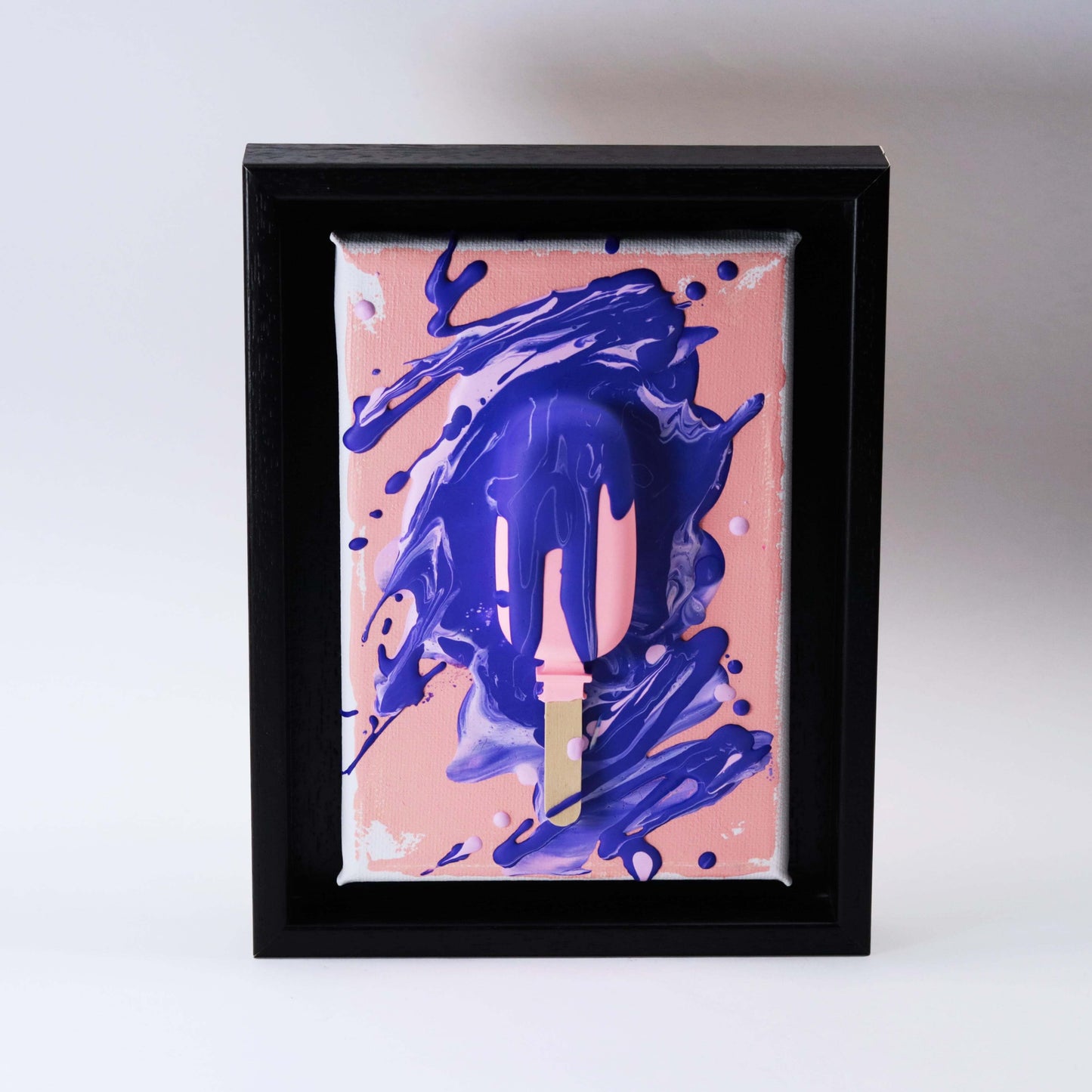 "Tabula Rosa" im Schattenfugenrahmen