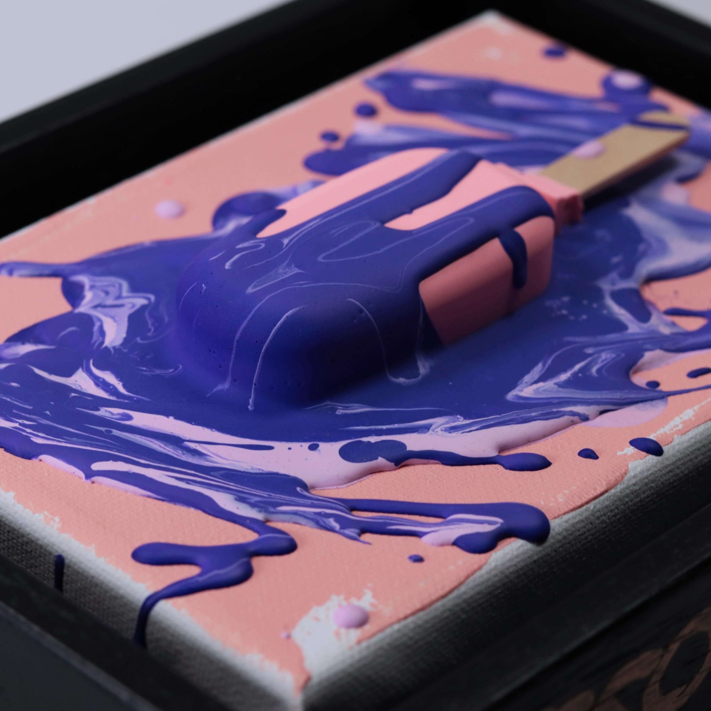 "Tabula Rosa" im Schattenfugenrahmen