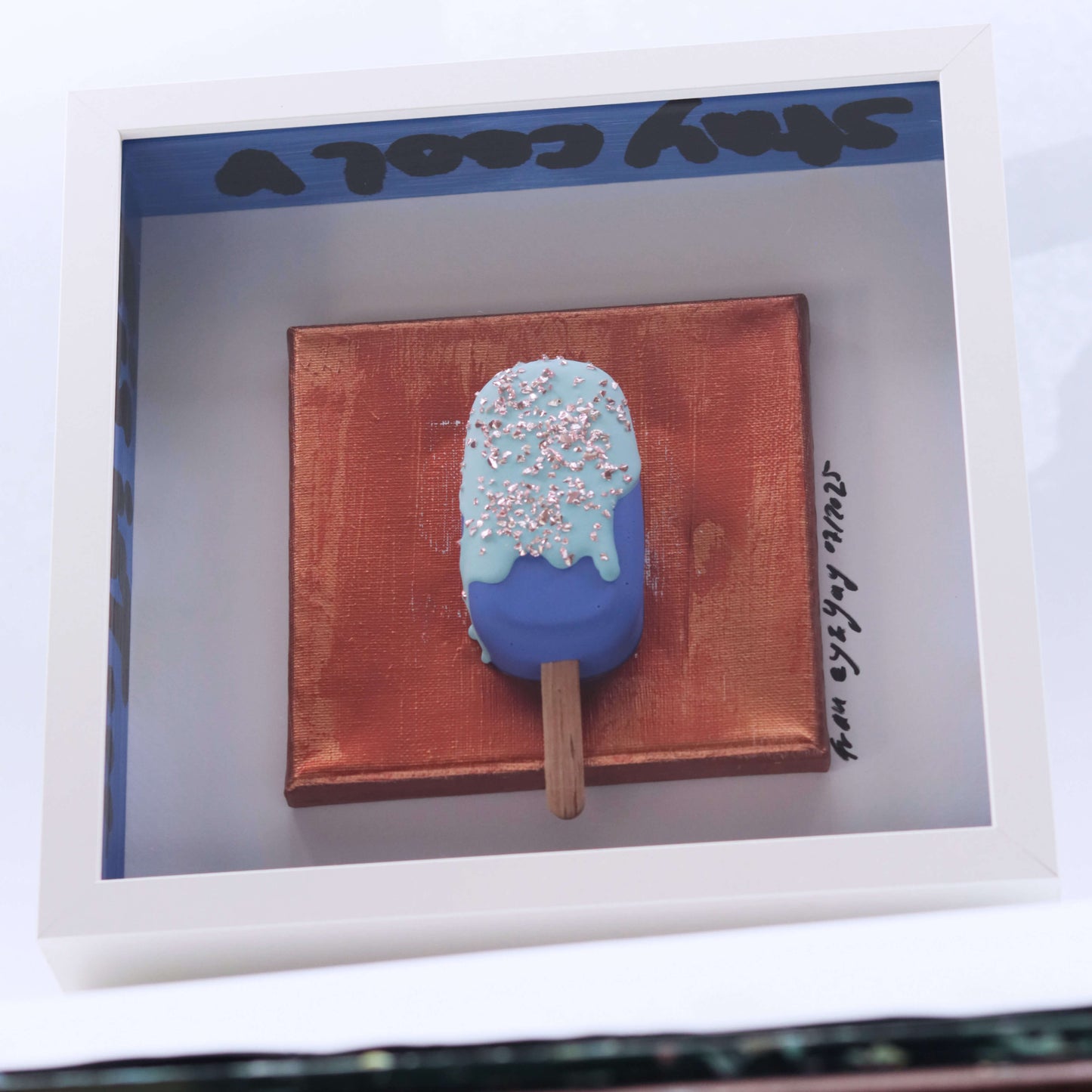 3D Eis Skulptur im Schaukasten Rahmen blau-kupfer