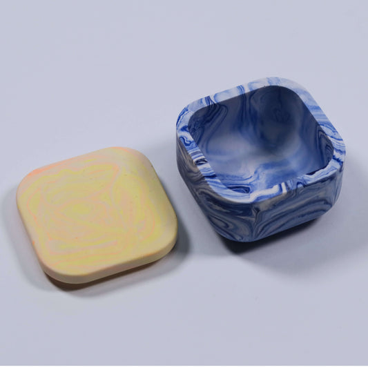 Kleine Dose quadratisch