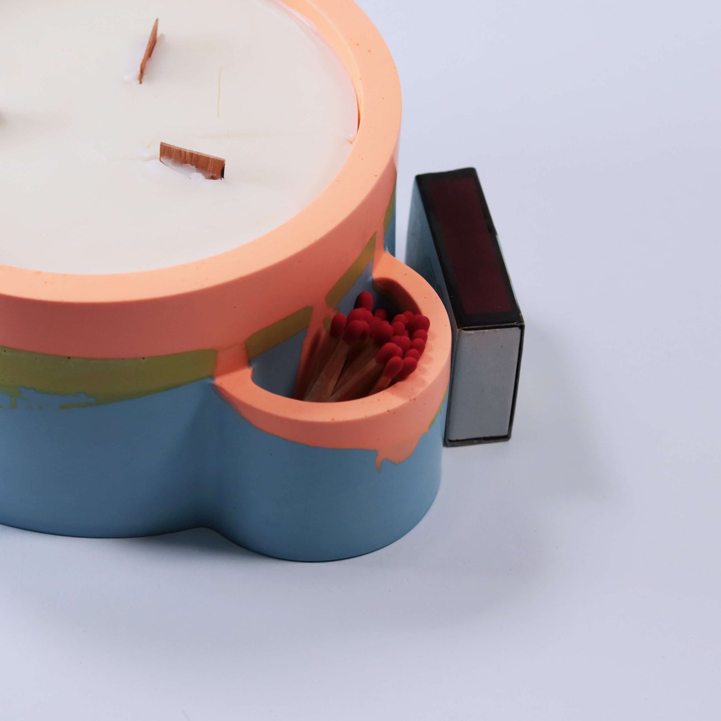 XL-Kerze mit Streichholzhalterung