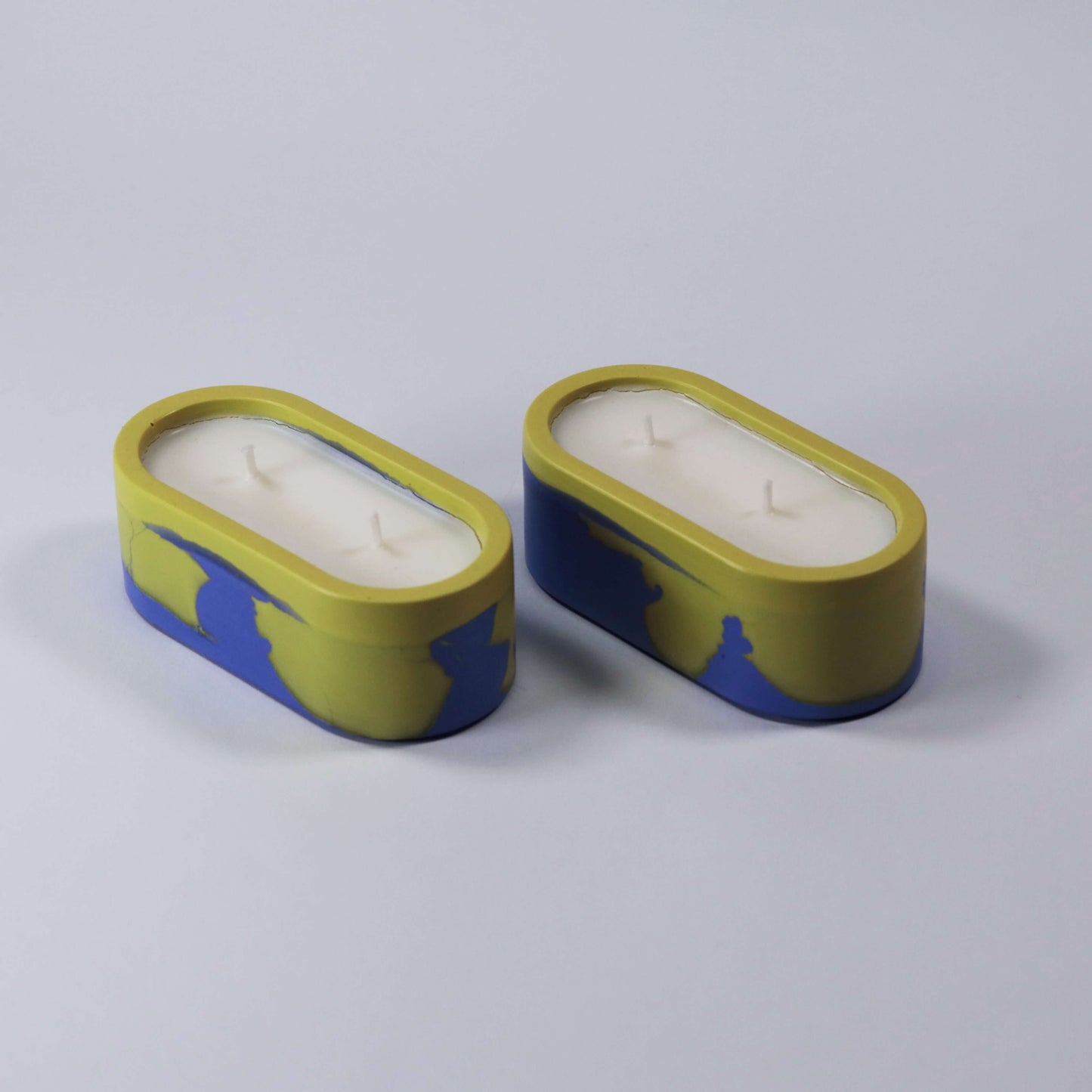 Ovales Schälchen mit eingegossener Kerze