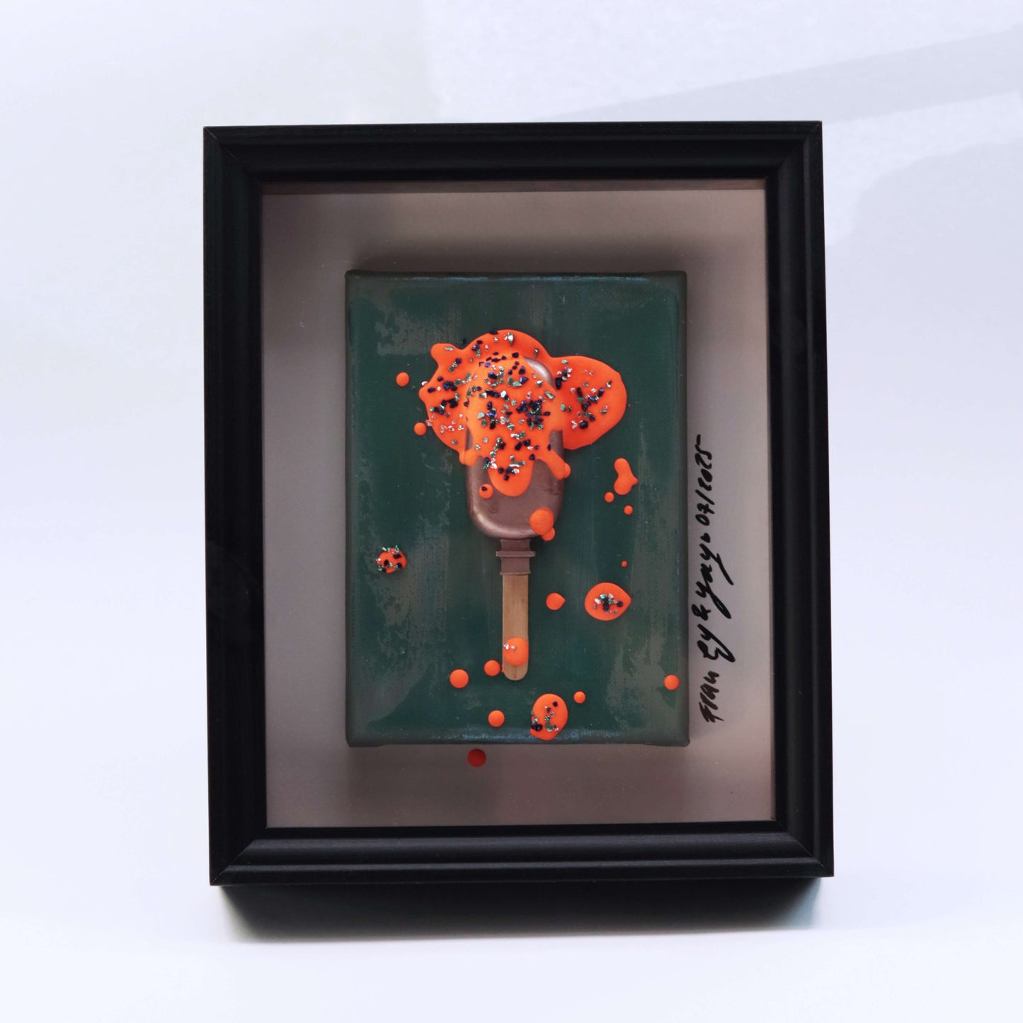 3D Eis Skulptur im Schaukasten Rahmen rosegold