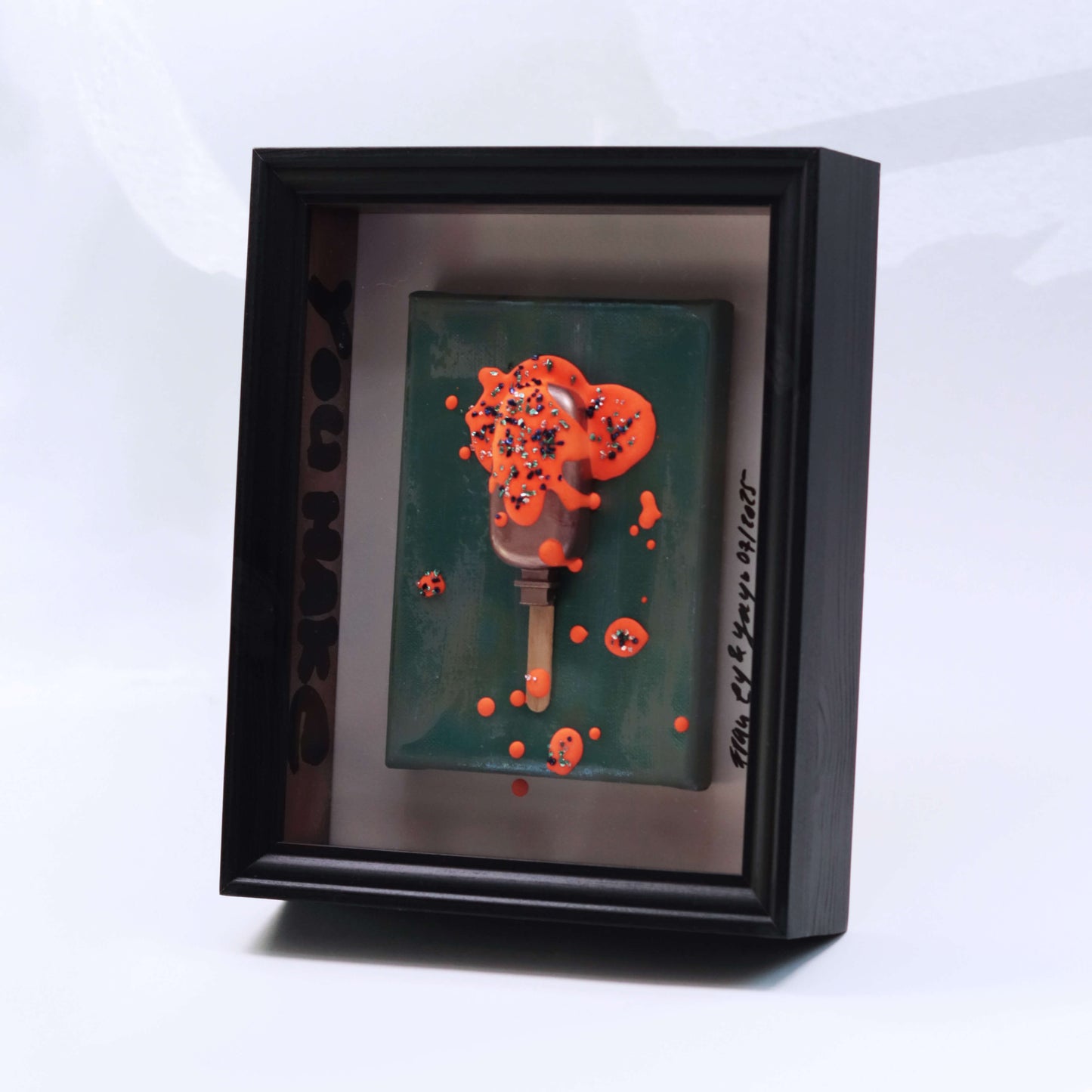 3D Eis Skulptur im Schaukasten Rahmen rosegold