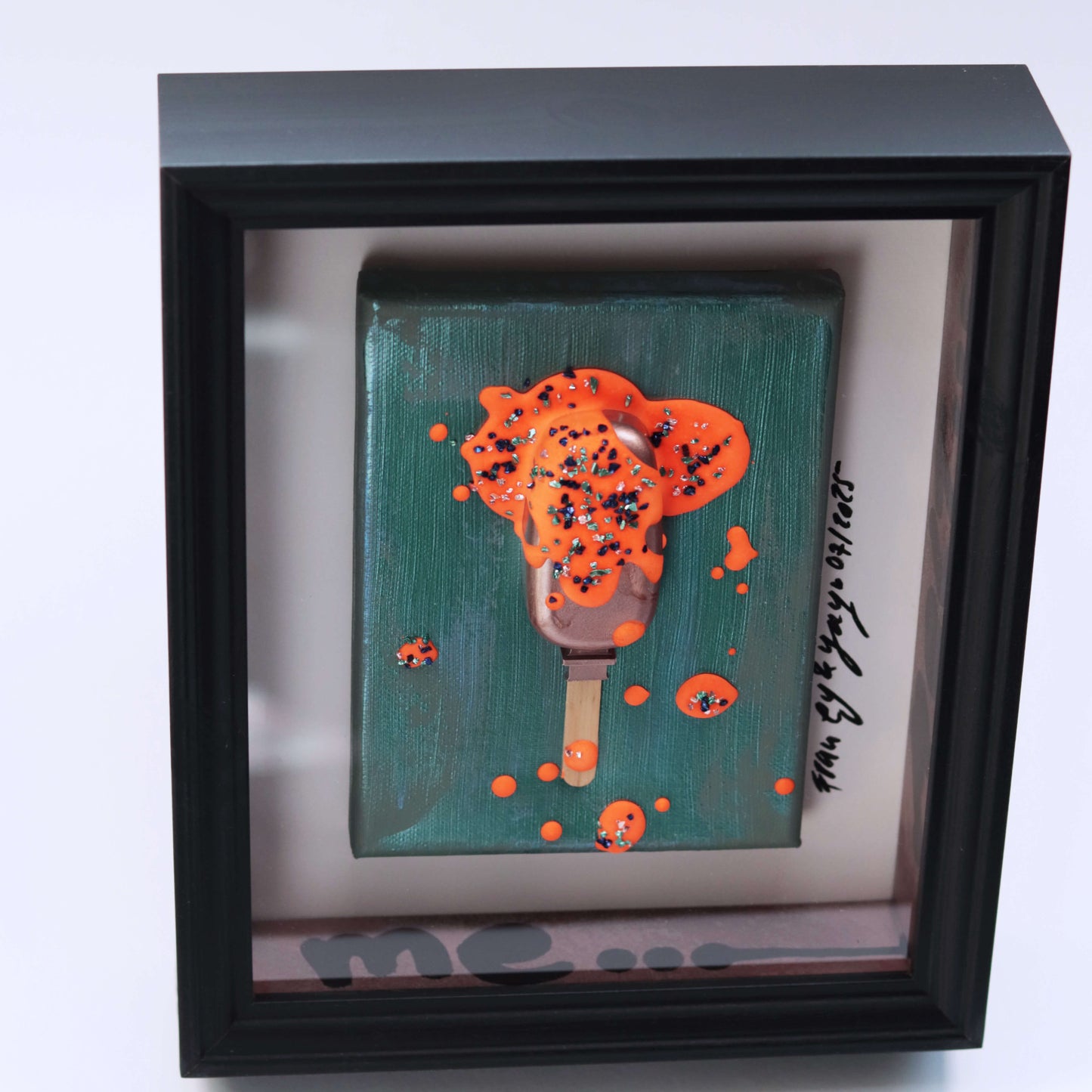 3D Eis Skulptur im Schaukasten Rahmen rosegold