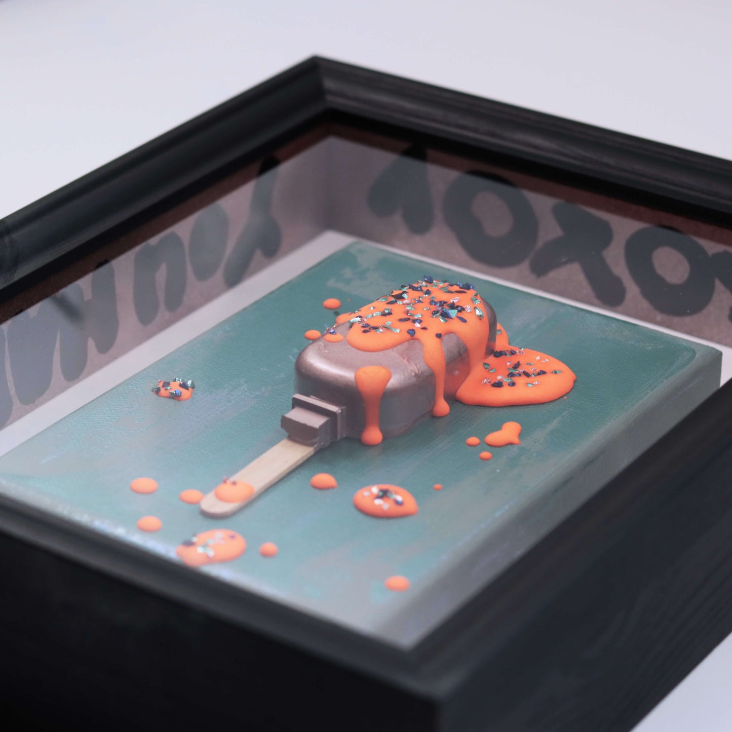 3D Eis Skulptur im Schaukasten Rahmen rosegold