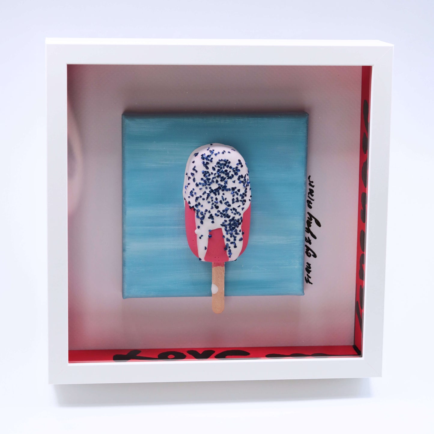 3D Eis Skulptur im Schaukasten Rahmen rot-blau